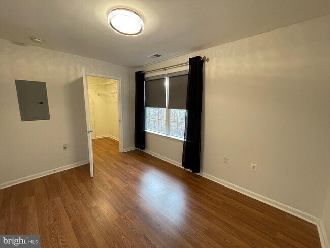 Building Photo - 501 Garrison Woods Dr