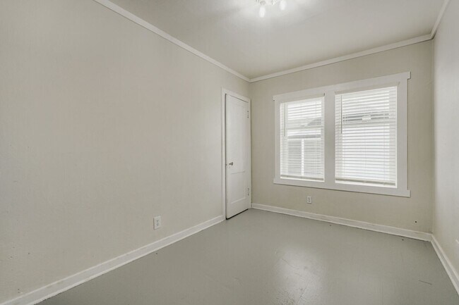 Building Photo - 153 18th Ave