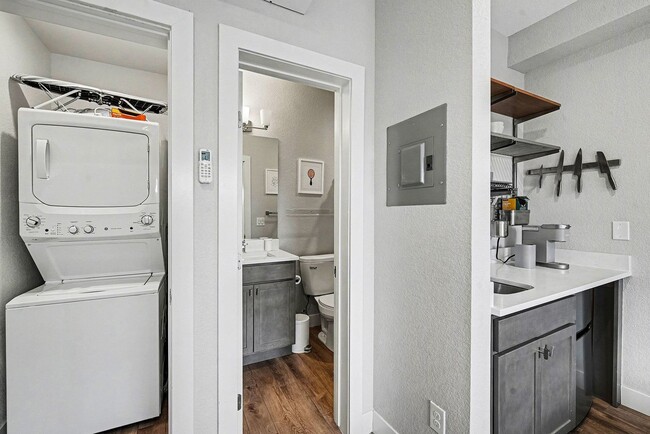 Building Photo - Fully Furnished 3 Bedroom 3 1/2 Bath in Wheat Ridge