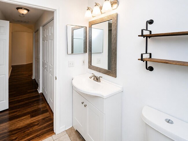 Building Photo - 405 Island View Cir