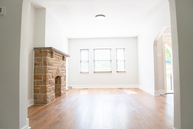 Building Photo - 151 Morrison Dr