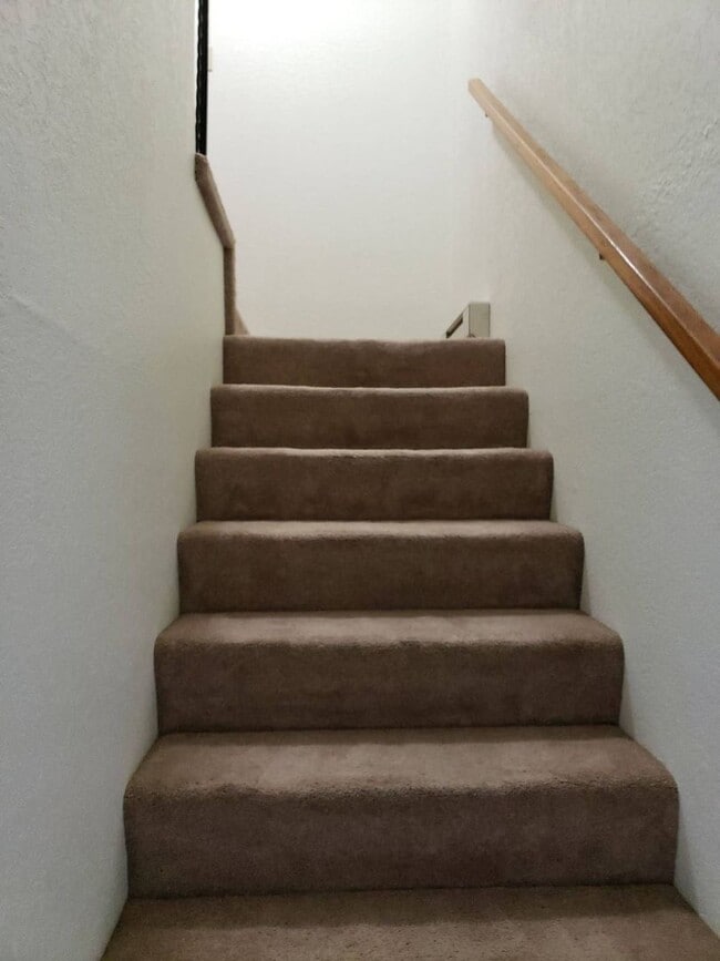 Building Photo - 2005 NE Terre View Dr