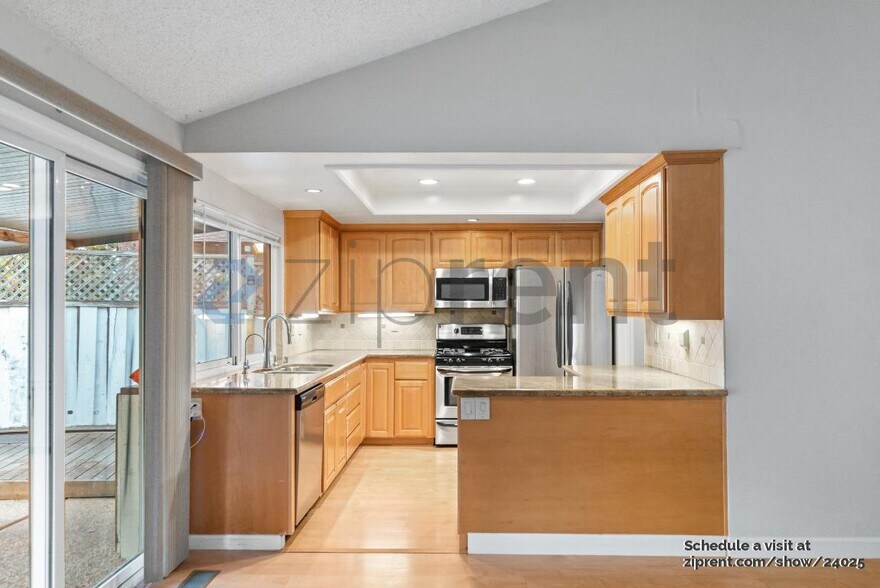 Building Photo - 5047 Pearl Ave