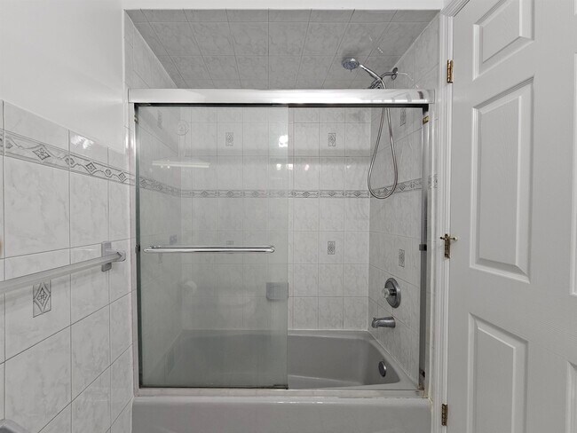 Building Photo - 113 Palisade Ave