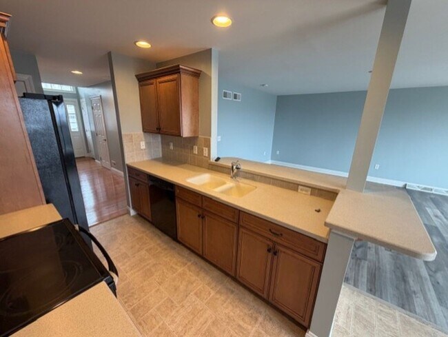 Building Photo - $2,000 townhome for rent Swatara township 3 bed 2.5 baths