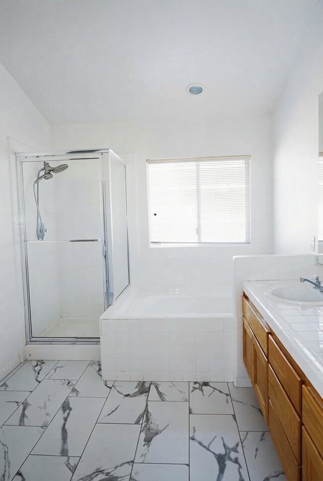 Building Photo - 42336 Camden Way