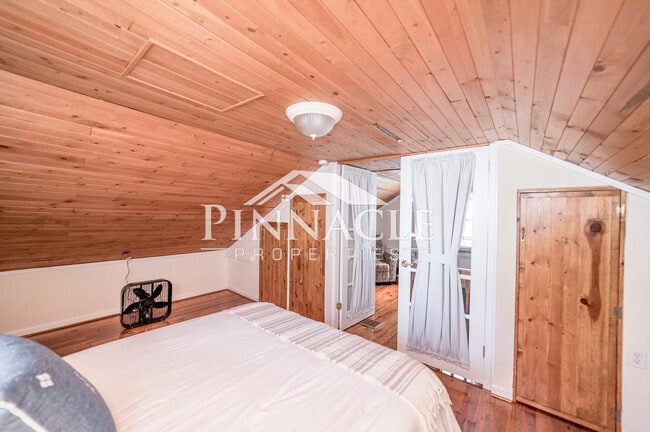 Building Photo - 5840 Quaker Pky