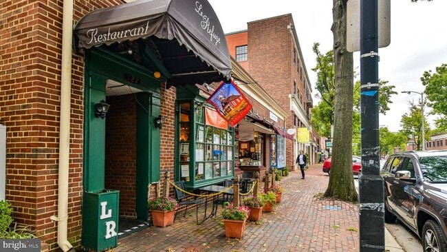 Building Photo - 1808 W Abingdon Dr