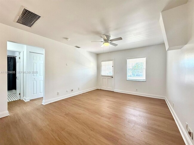 Building Photo - 2403 Scott St