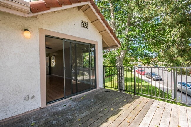 Building Photo - 3 Bedroom La Costa Home!
