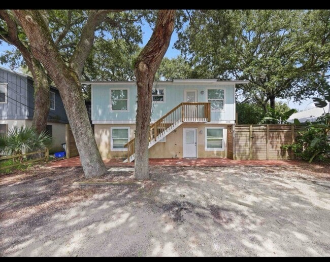 Building Photo - 208 A St