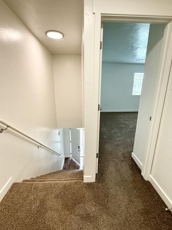 Building Photo - 676 E 550 S