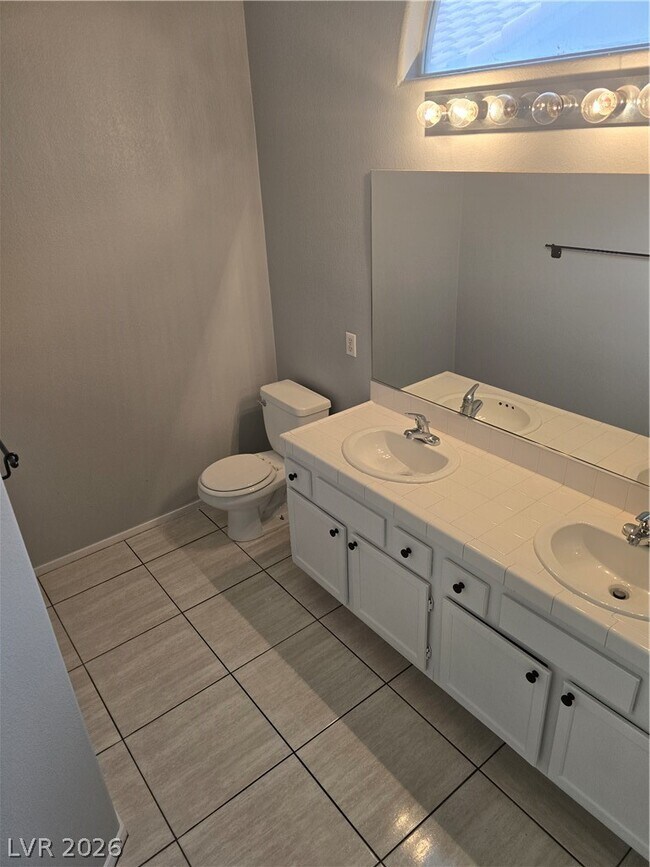 Building Photo - 5843 Berry Hill Ln