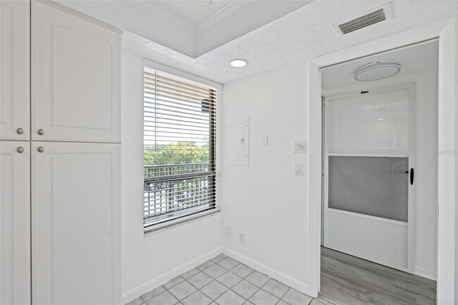 Building Photo - 2621 Cove Cay Dr