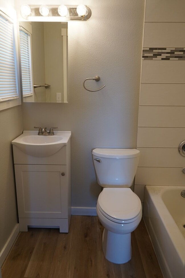 Building Photo - r1500VDuplex