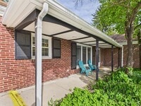 Building Photo - Available Now- 3 Bedroom Home in York!