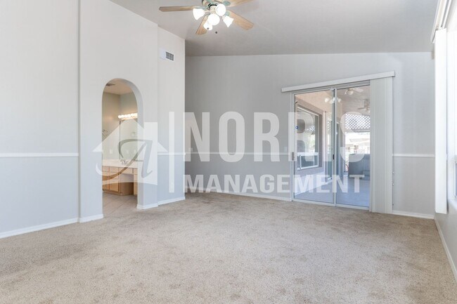 Building Photo - Beautiful Home Located in The Links