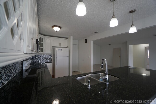Building Photo - 18011 SW 139th Ct