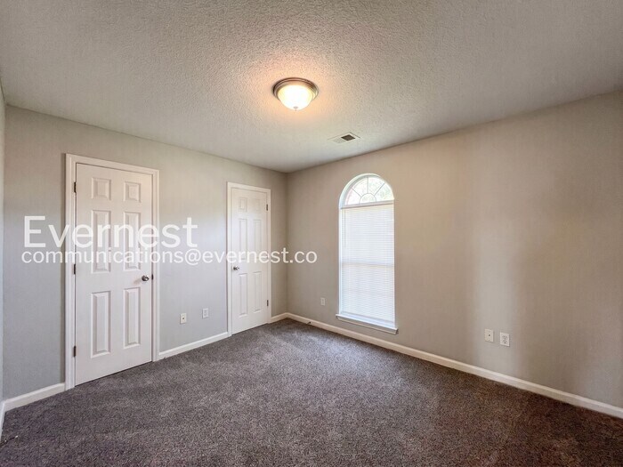 Building Photo - 5370 Woodchase Dr