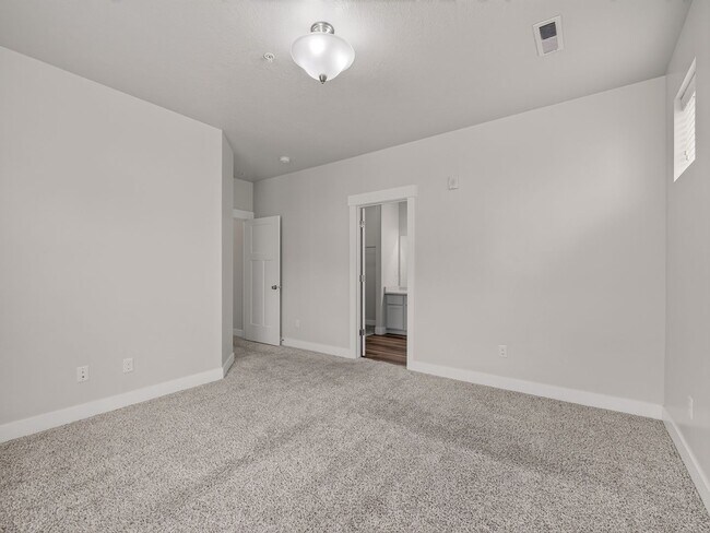 Building Photo - Spacious 3 Bed, 2 Bath Condo in The Exchange – Lehi, UT