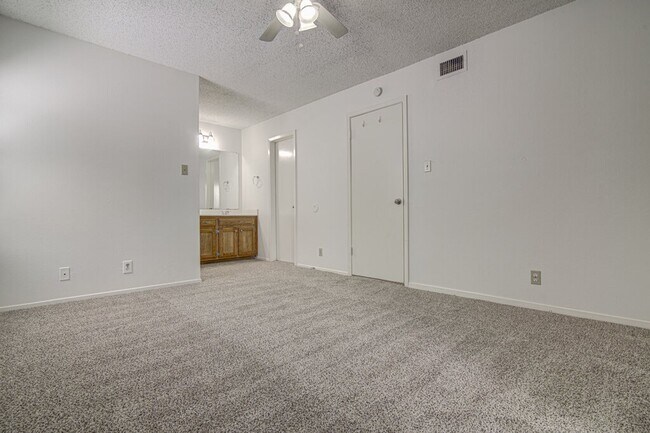 Building Photo - 3558-3560 Ranch Road 2222