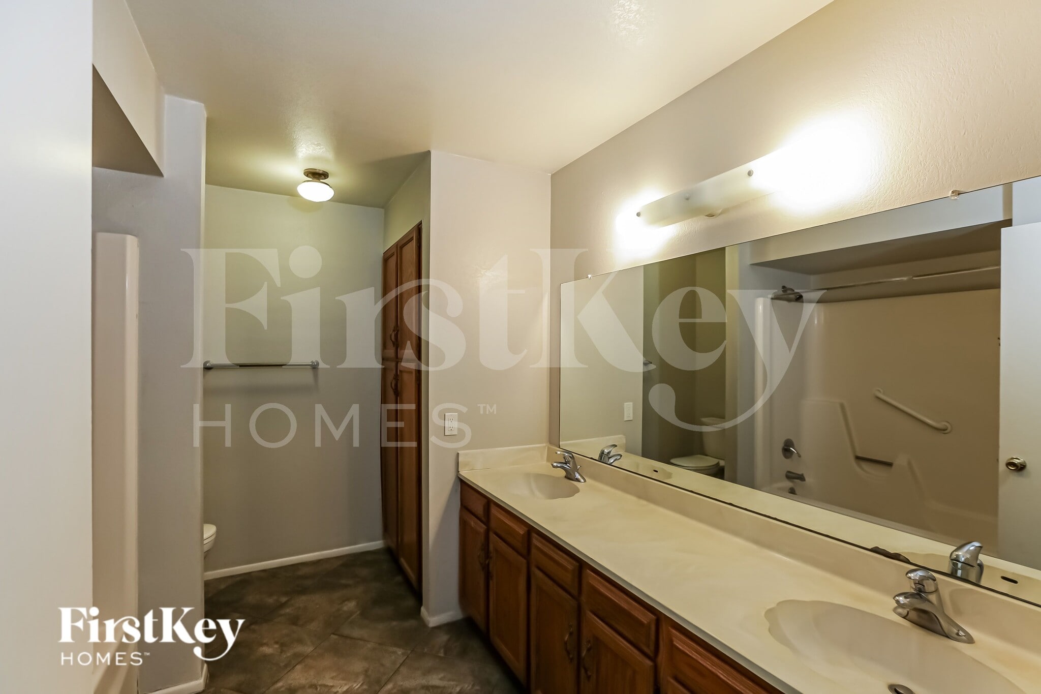 Building Photo - 4656 W Townley Ave