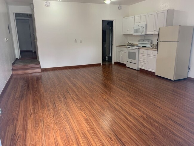 Building Photo - 224 Farewell Ave