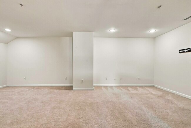 Building Photo - 38 Cherry Ln