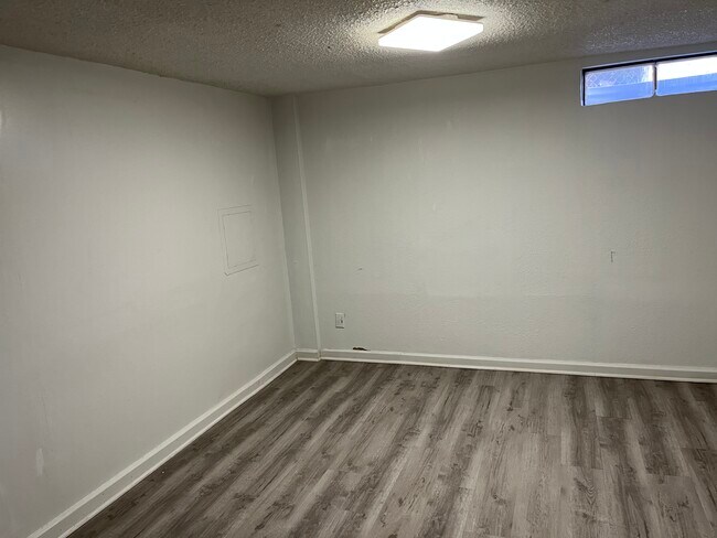 Building Photo - 9160 Cypress Dr