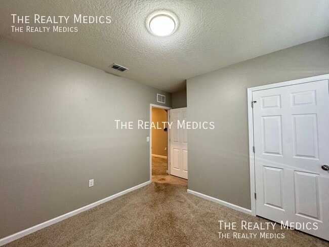 Building Photo - 1028 Salina St SE