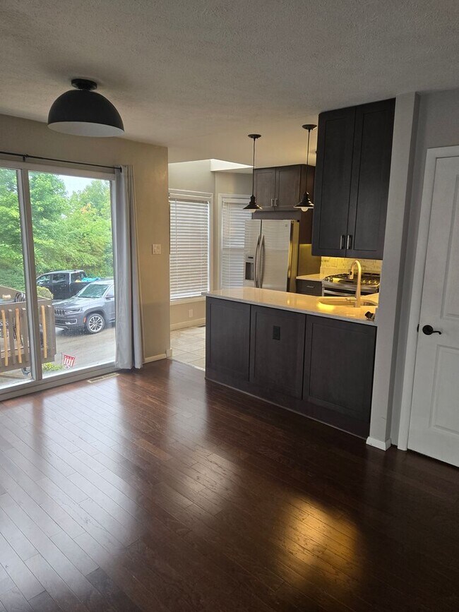 Building Photo - Monroeville Townhome for rent