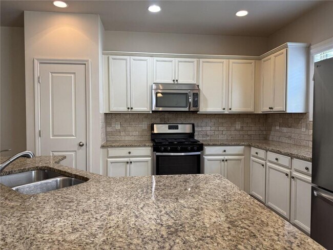 Building Photo - 2660 Maple Leaf Terrace