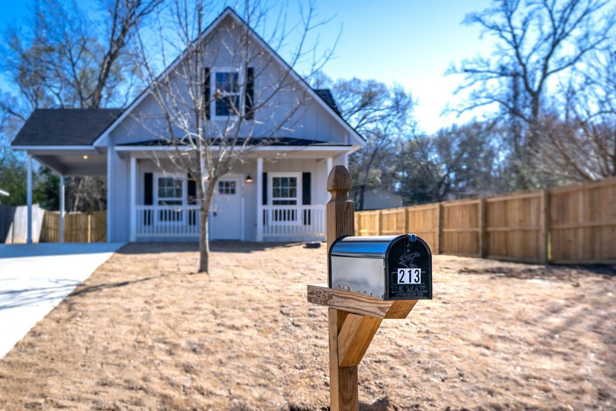 Building Photo - 213 Lomond St