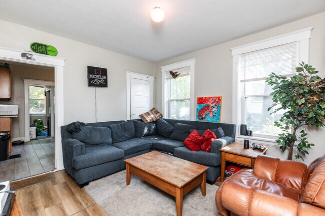 Building Photo - 208 Bosley St