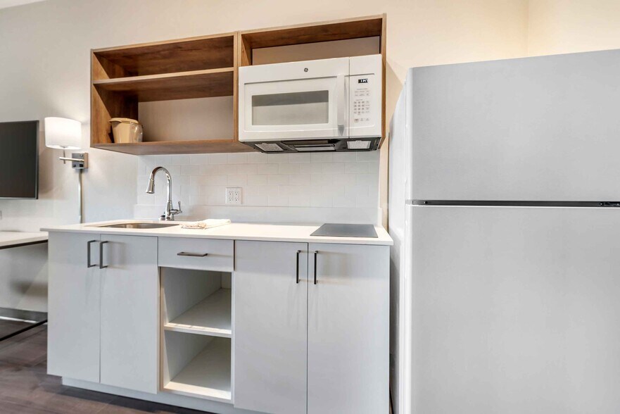 Building Photo - Furnished Studio-Colorado Springs - Center...