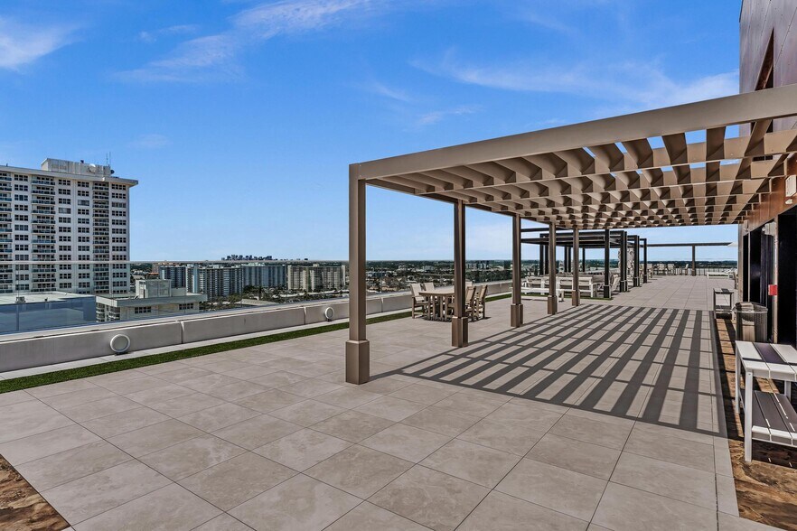 Building Photo - 4020 Galt Ocean Dr