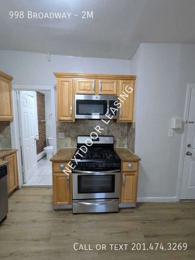 Building Photo - 998 Broadway-2M