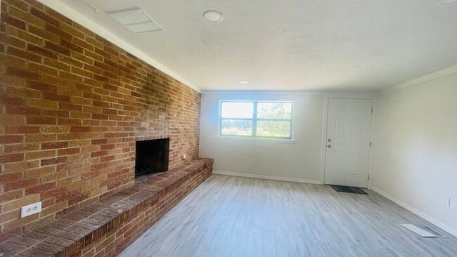 Building Photo - 703 Gotts Rd