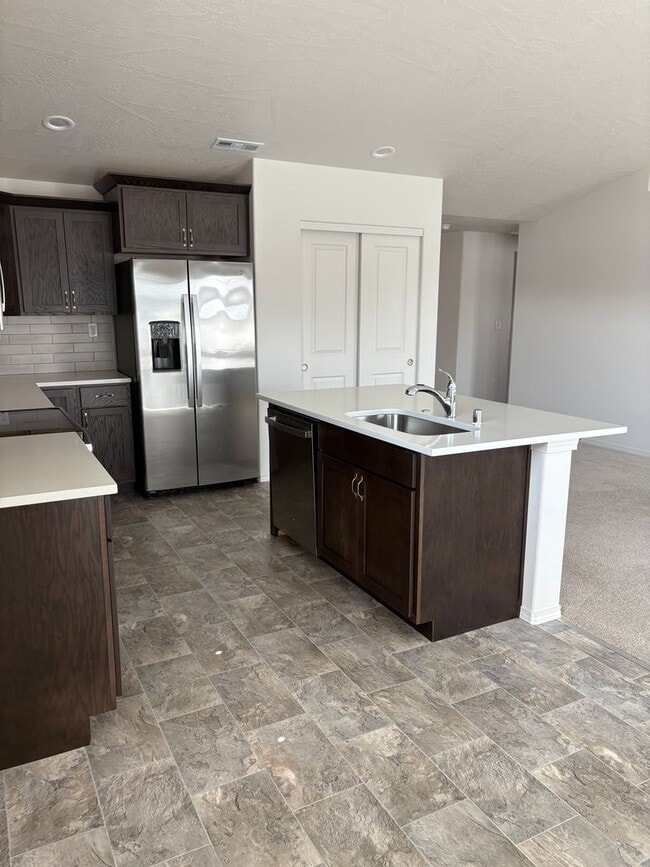 Building Photo - Newer Construction in Mae Valley