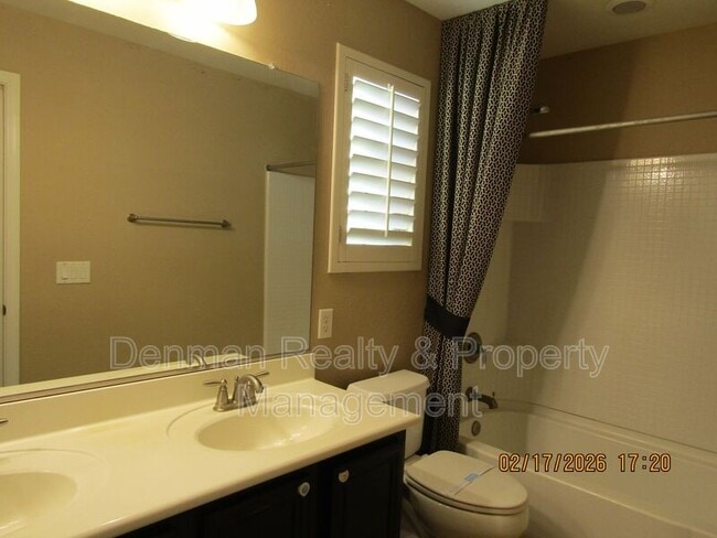 Building Photo - 944 E Jacob St