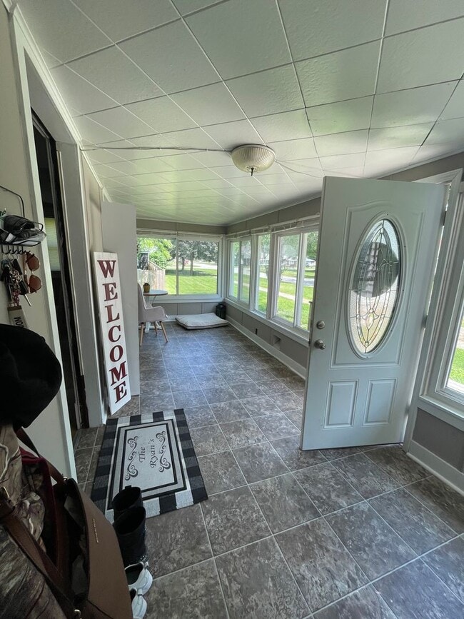 Building Photo - 606 N Court