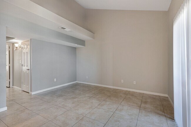 Building Photo - Upgraded Condo with Elegant Features and Convenient Location