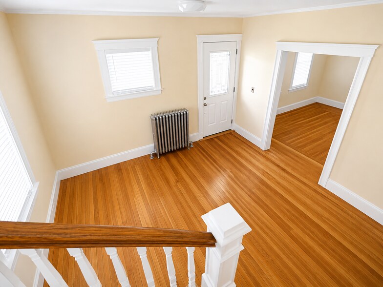 Foyer - 126 2nd St