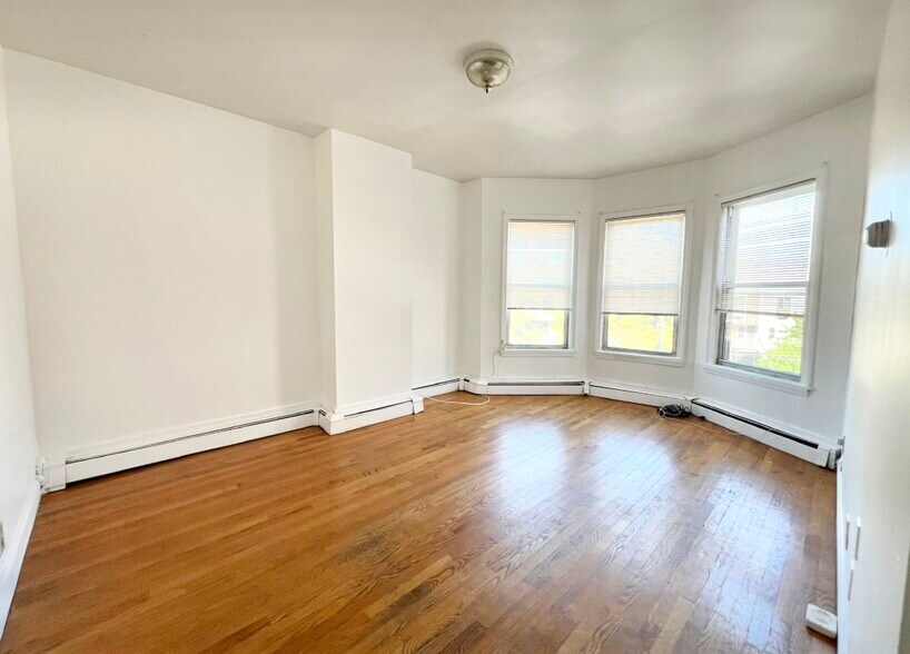 Building Photo - 848 Huntington Ave