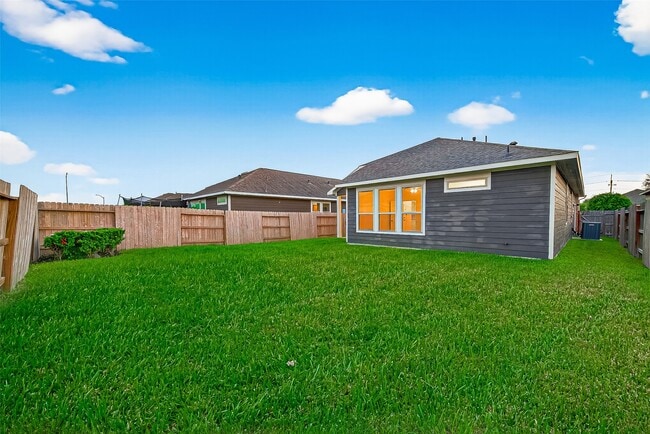 Building Photo - 7927 Tindarey Maple Trace