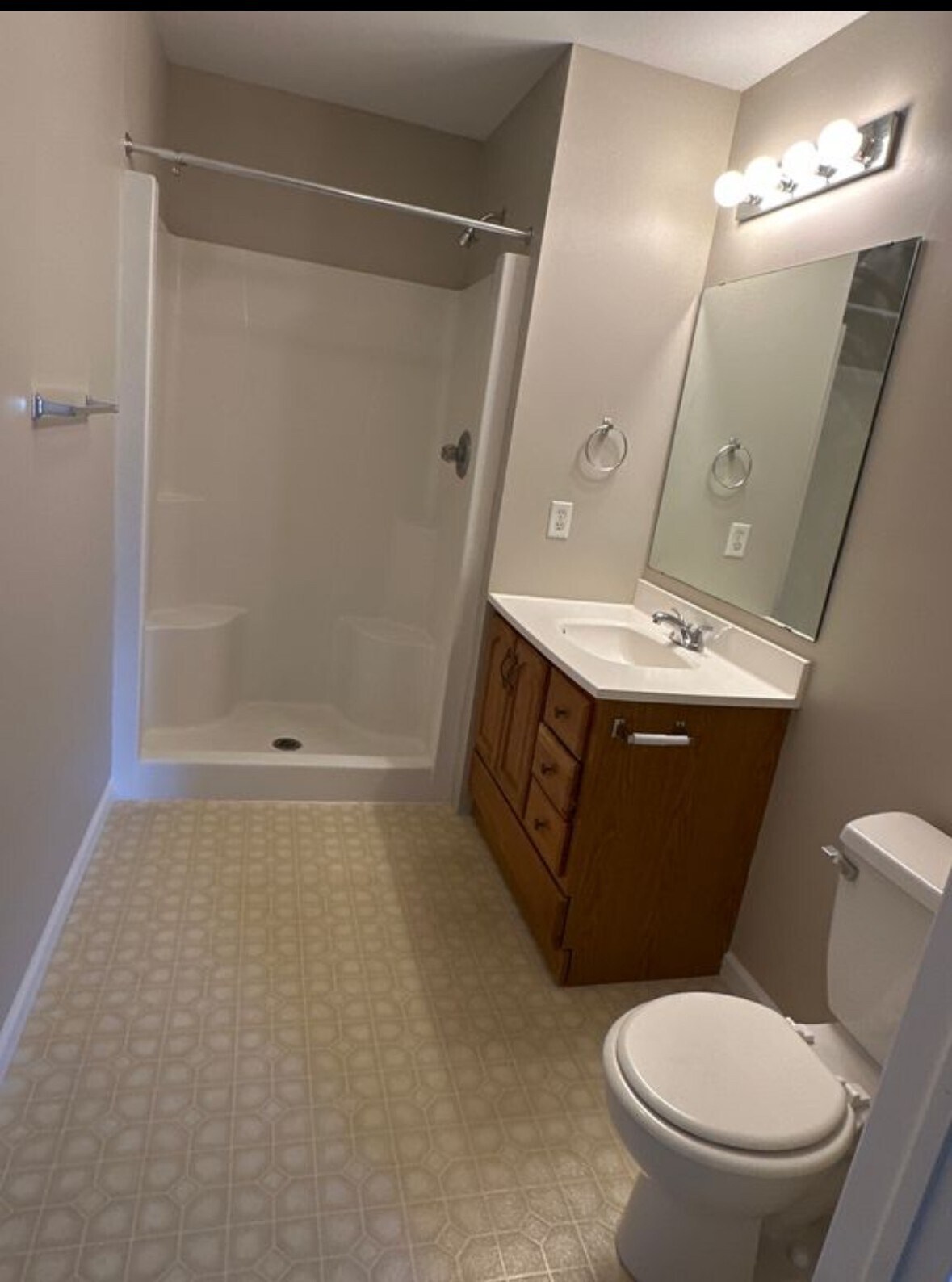 Bath for main bedroom - 35 Christine Dr