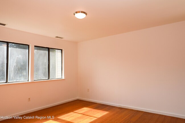 Building Photo - 259 Village Ct