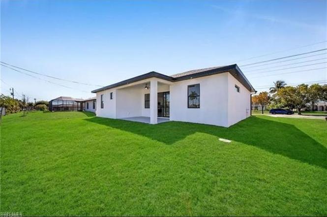 Building Photo - 3509 Santa Barbara Blvd