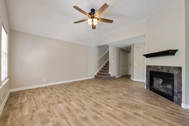 Building Photo - 1302 Crete Ln