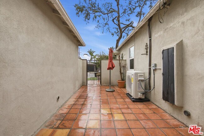 Building Photo - 4236 Elenda St